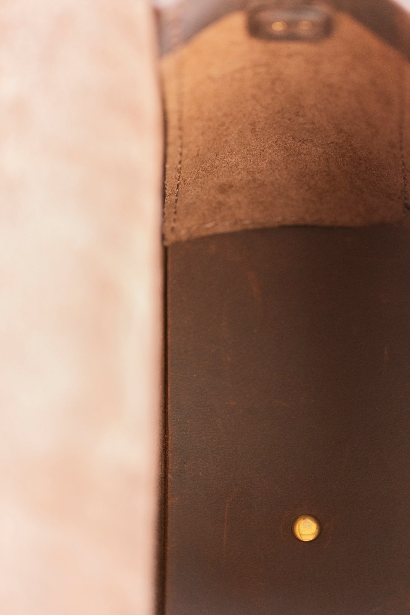 MEDIUM LEATHER HANDBAG